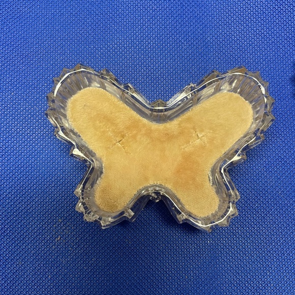 Vintage Clear Glass Butterfly Trinket Box - Picture 4 of 16